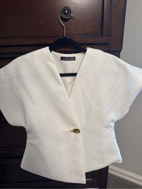Tops - White Textured V-Neck Short Sleeve Jacket Top